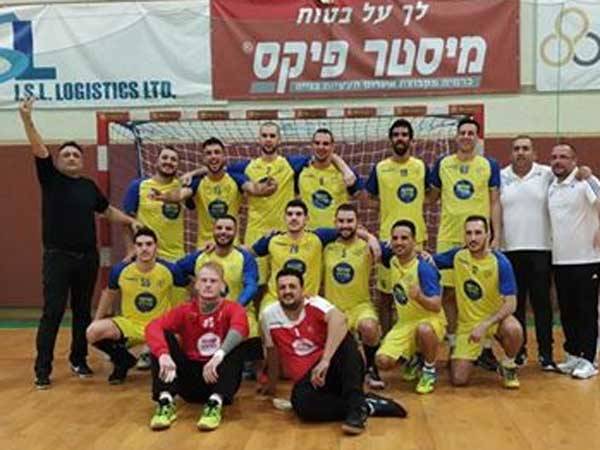 דימונה חוגגת העפלה לגמר (צילום: איתי אניג'ר)