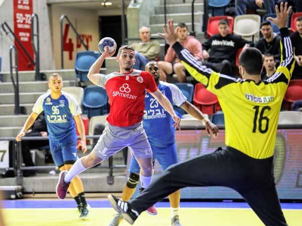 אסף בן גוזי במדי אשדוד (הדר ואן קולא, איגוד הכדוריד)