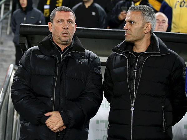 יחזקאל ליד קלינגר, יעמוד על הקווים בסמי עופר (אלן שיבר)