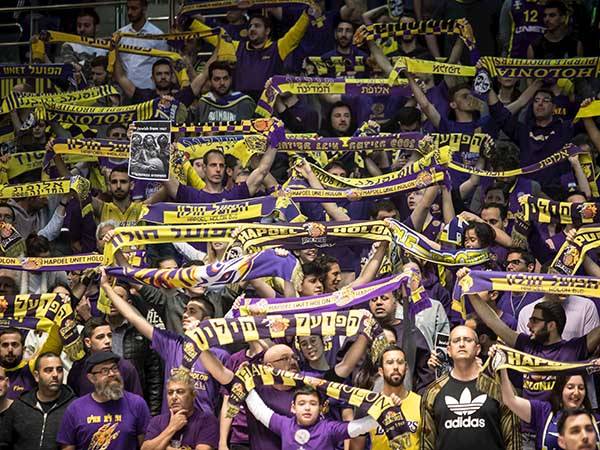 מחאת אוהדי חולון עברה בשקט יחסי (מנהלת)