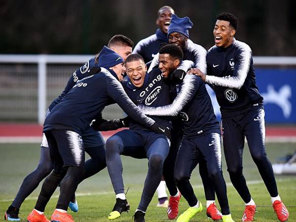 אווירה שמחה במחנה של אלופת העולם (FRANCK FIFE/AFP/Getty Images)