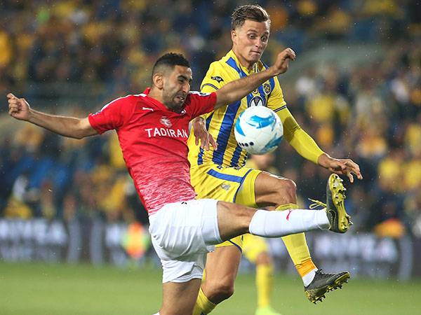 קבהא. "עונה במגרש לכל מי שהרים גבה לגביי" (אלן שיבר)