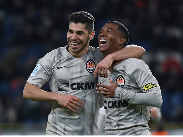 "נהנה מאוד כאן". סולומון (צילום: האתר הרשמי של שחטאר דונייצק)