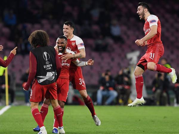 רק ארסנל ויובה ניצחו בנאפולי העונה (GETTY)