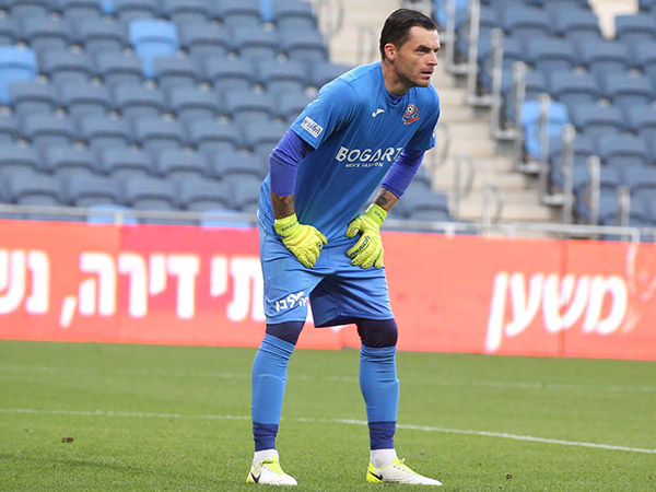 לא יישאר בחיפה, שטקוס (יוסי שקל)