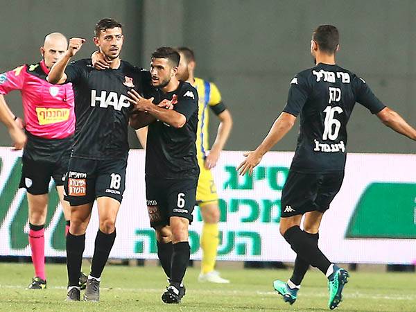 ג'אן. חולם על גביע (אלן שיבר)