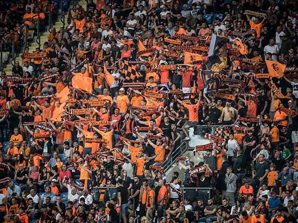 בני יהודה. שיאנית הקריאות הגזעניות (עודד קרני)