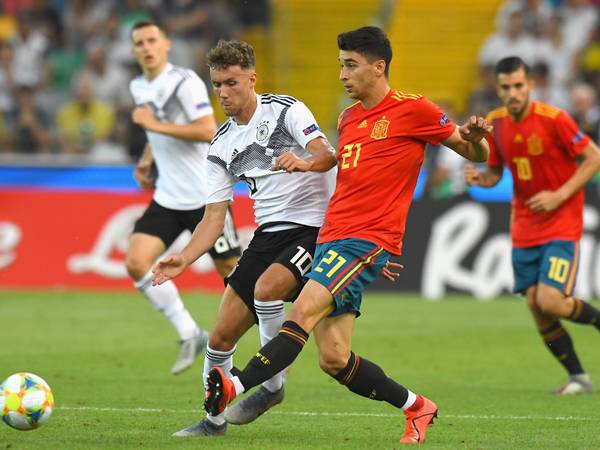 הקשר האחורי החדש? רוקה במדי נבחרת ספרד הצעירה (getty)