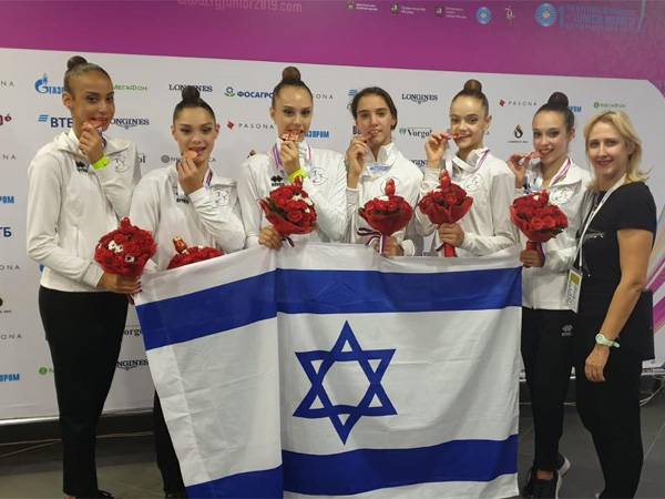 ארבע מדליות בכחול ולבן (איגוד ההתעמלות)