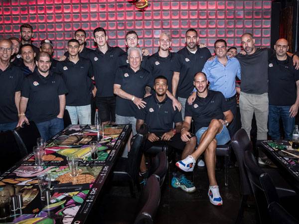 גם שחקני נס ציונה הגיעו (עודד קרני)