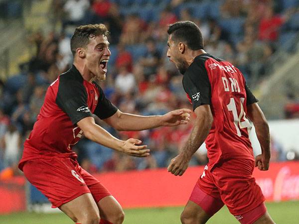 ארשיד (בצד ימין). זכה למחמאות על משחקו (צילום: אודי ציטיאט)