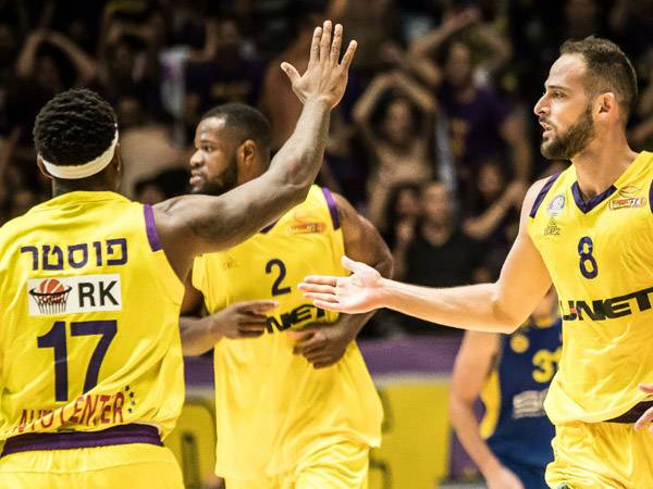 שמחון ופוסטר. הובילו את חולון לניצחון מרשים (מנהלת הליגה)