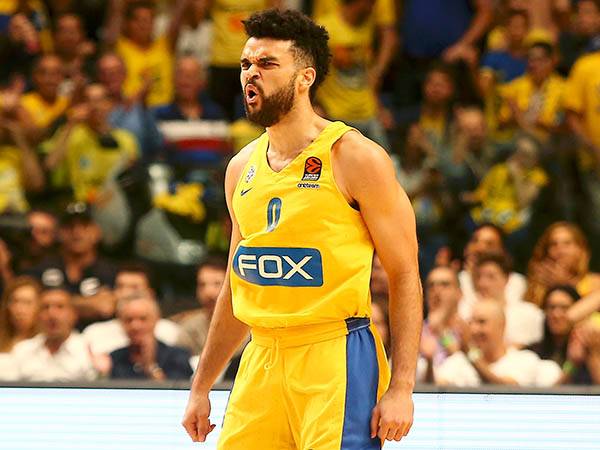 מכבי ת"א חוגגת כל הדרך למעלה (אלן שיבר)