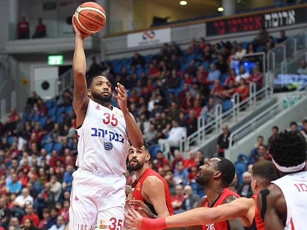 עם זאת, תומאס הצליח לדייק (צילום: ברני ארדוב)