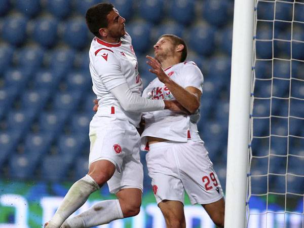 רגע ההתנגשות בין אייזן לאבו עביד (אלן שיבר)