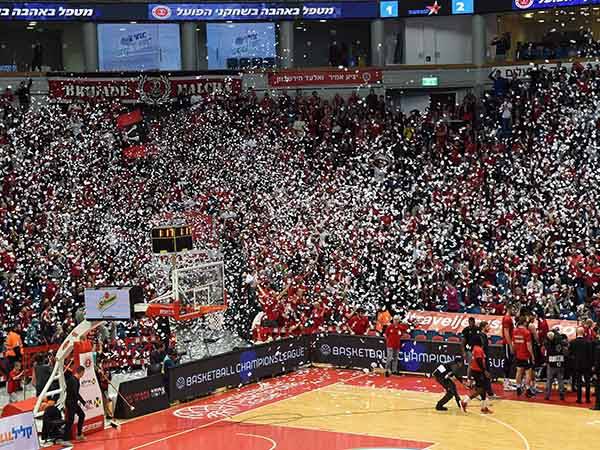 ירושלים חגגה מול אולם כמעט מלא (ברני ארדוב)