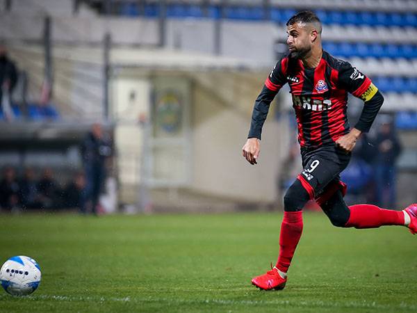 בן בסט. ענה למבקרים (סוכנות ג'יני)