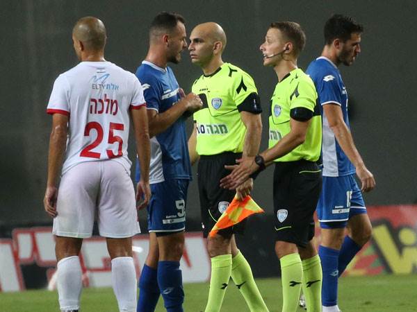 יוני קלז החליט לא לשלוף כרטיסים אדומים במהומה (אוד