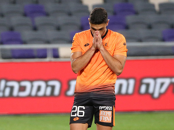 החמיץ את הפנדל הגורלי. בן שמעון (צילום: אודי ציטיאט)