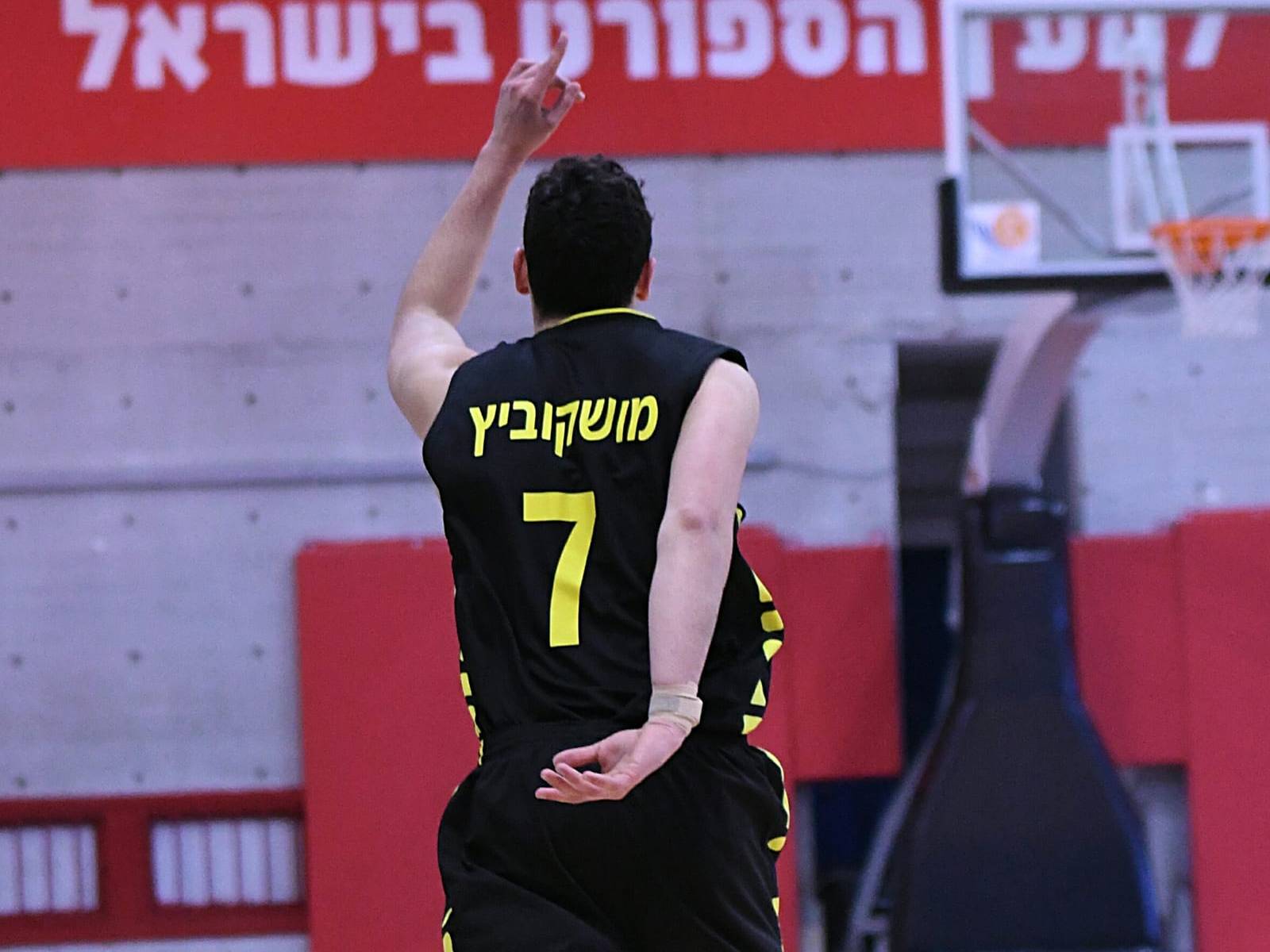 מושקוביץ. לייט בלומר (מנהלת הליגה הלאומית)