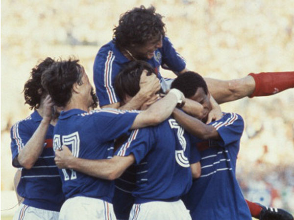 אחד המשחקים הגדולים של היורו, צרפת חוגגת ב-1984 (getty)