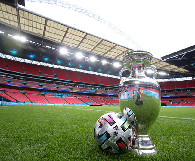 מי תניף את הגביע הנחשק? (GETTY)