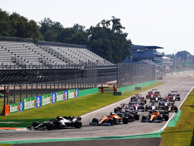 מונזה. לואיס המילטון בחוד במסגרת הגרנד פרי האיטלקי שנערך ב-2020 (צילום: Getty)