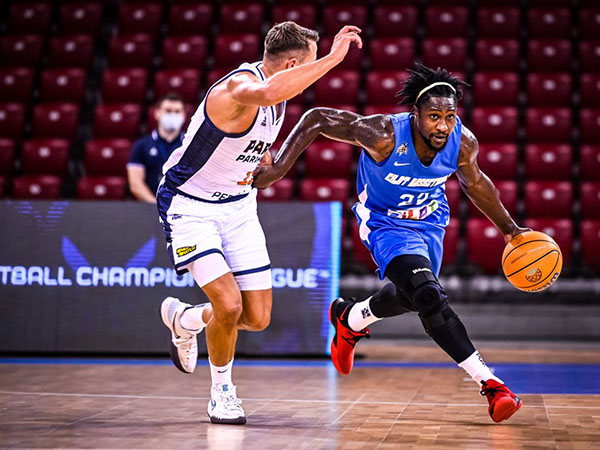 צ'רי במשחק נגד פארמה (FIBA)