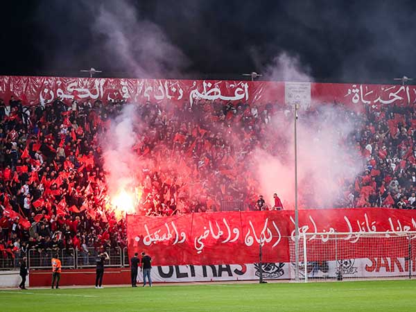 אבוקות נזרקו ביציעי סכנין (מאור אלקסלסי)