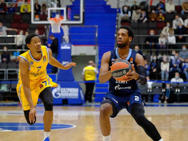 הקבוצה שלו נראית טוב. לויד (GETTY)