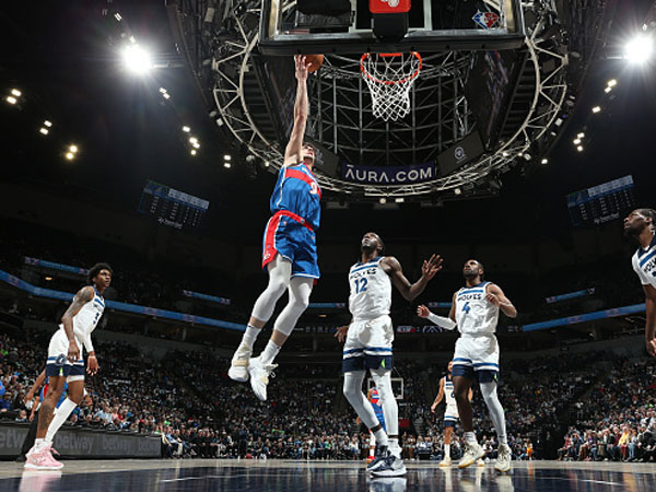 אבדיה. שיחק בכל 82 המשחקים בשנה שעברה (David Sherman/NBAE via Getty Images)