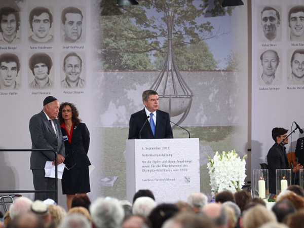 באך בטקס השנתי באנדרטה במינכן (GETTY)