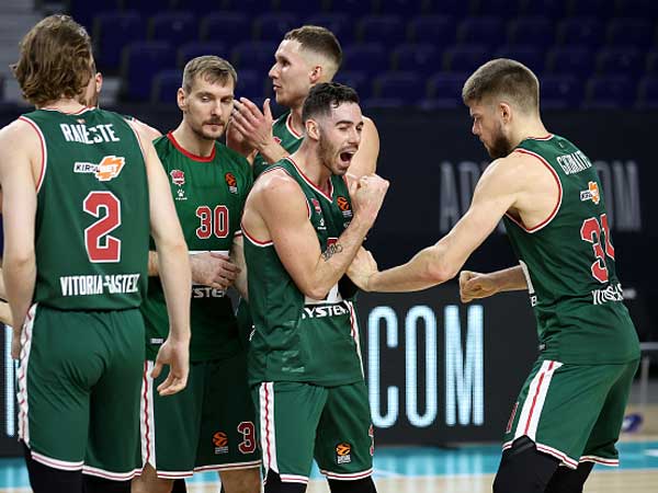 מאושר עם האקסית (GETTY)