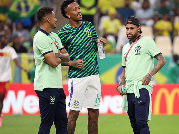 דנילו, אדר מיליטאו וניימאר. פתרון מעניין (Jean Catuffe/Getty Images)