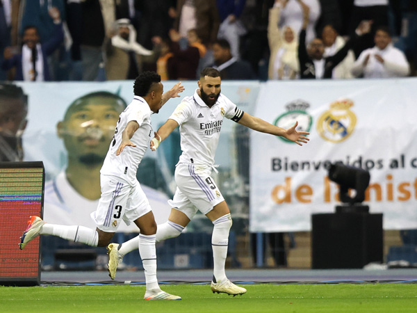 בנזמה כבש ראשון (Yasser Bakhsh/Getty Images)
