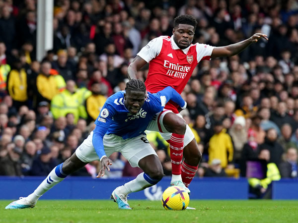 אוננה ופארטיי בתמונה שמשקפת את דקות הפתיחה (Peter Byrne/PA Images via Getty Images)