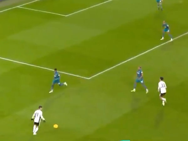 קבלת  הכדור בכנף שמאל