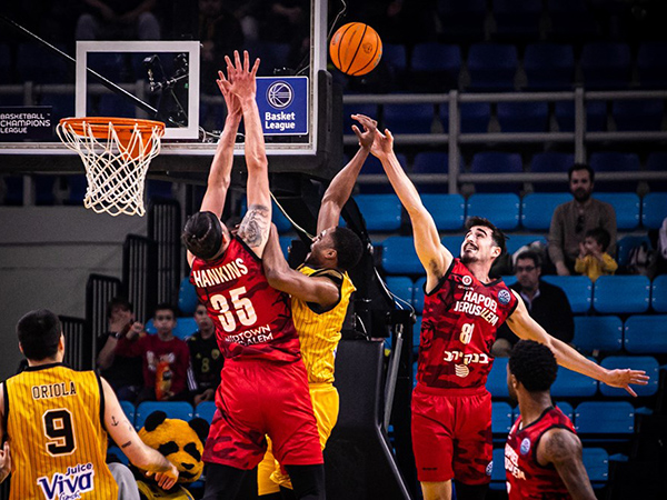 הנקינס. מדאיג את האדומים (FIBA)
