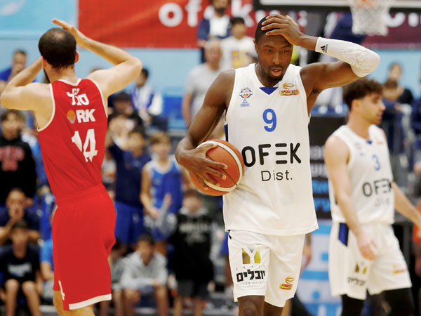 הרצליה תאלץ להסתדר בלעדיו. קמפ (אלן שיבר)