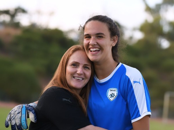 חביב יחד עם אנטמן (קרדיט: אוקסנה דניסוב, התאחדות לכדורגל)