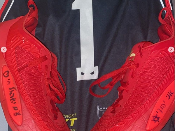 "עם ישראל חי". נעלי המשחק של עבן