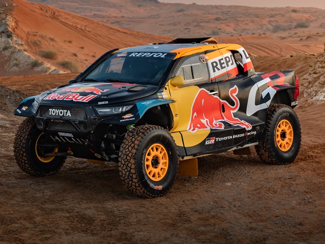 טויוטה שדרגה את ההיילקס GR DKR Evo לקראת 2025