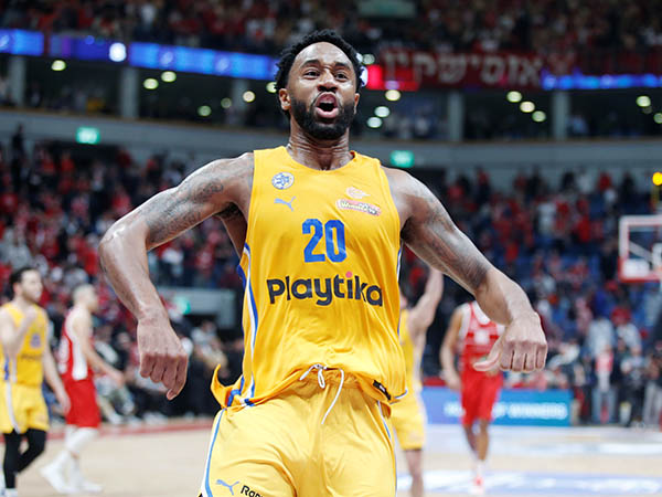 רנדולף היה אדיר בהארכה (צילום: אלן שיבר)