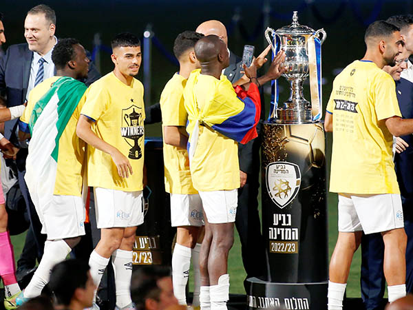 “כאילו שיחקנו יחד כל החיים“ (אלן שיבר)