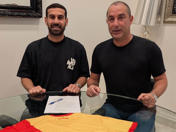 לצד ג`קי בן זקן