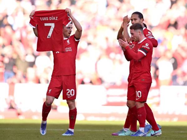 המחווה של דיוגו ז`וטה לאביו של לואיס דיאס (GETTY)