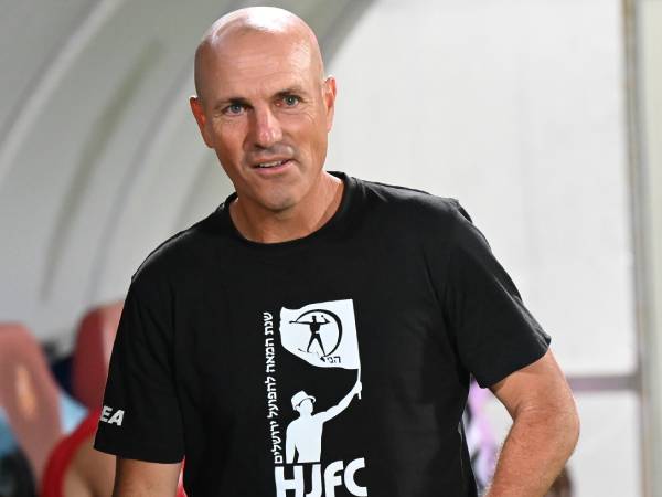 "דון? שחקן שלנו". אריה (ברני ארדוב)