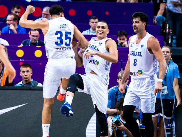 רקדו לצלילי הבוז הצרפתי (FIBA)