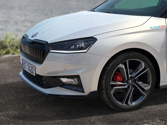 החישוקים מוכרים, אבל היי הפעם יש גם קליפרים אדומים