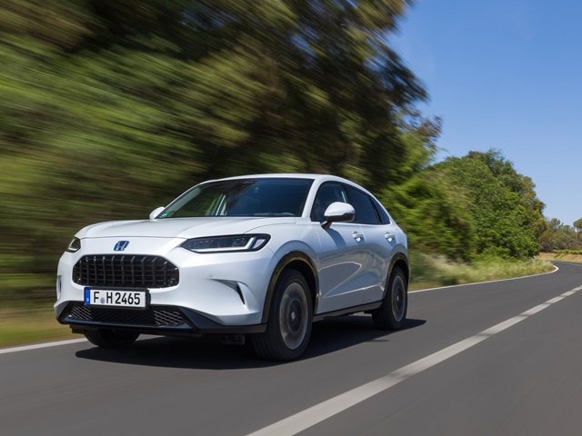 יחידת הנעה היברידית המשלב בין מנוע בנזין 2.0 ליטר ומנוע חשמלי חזק